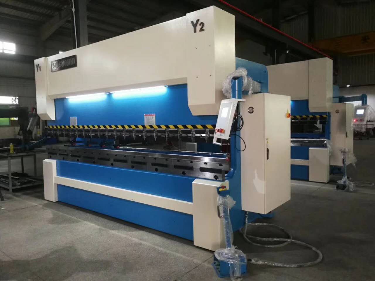 想了解數(shù)控折彎機的特點