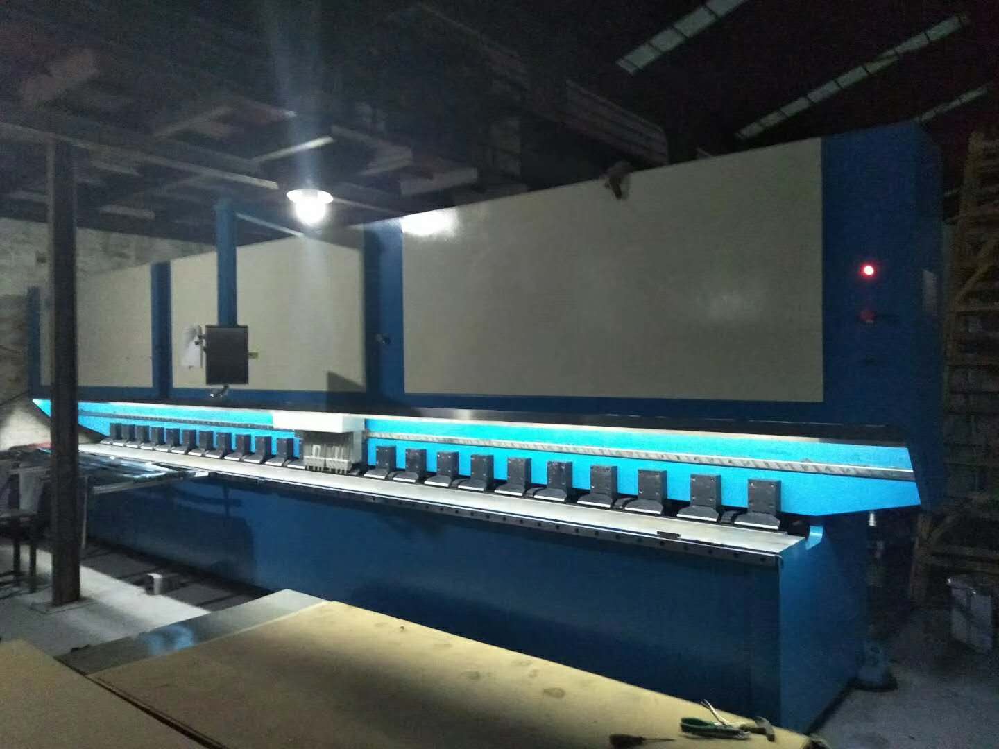 國輝刨槽機連環出機走一波